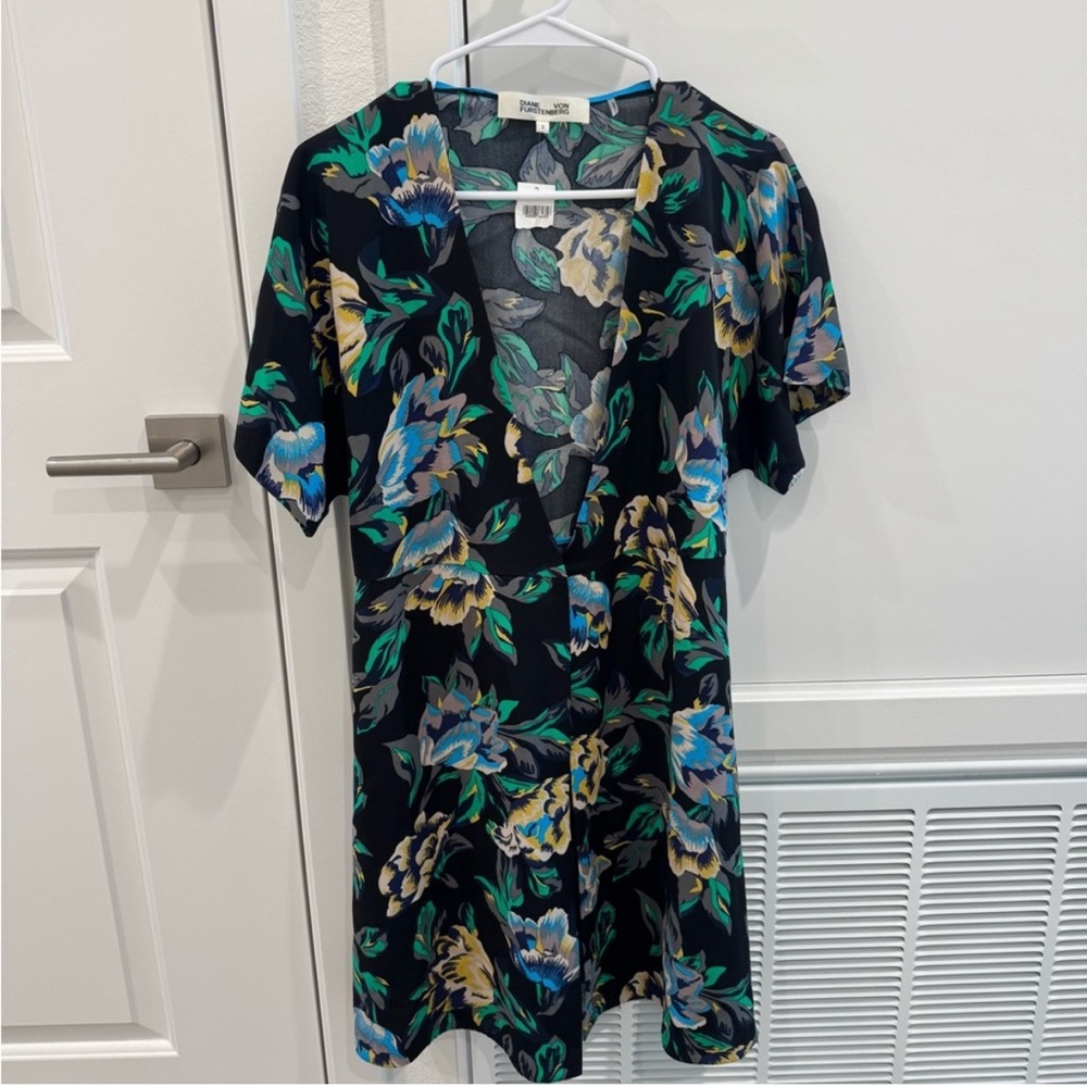 Diane Von Furstenburg Sz 0 Black Green Floral V-Neck Wrap Dress Women